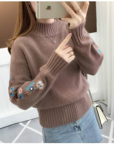 Walburga | Großer Baumwollstrickpullover mit floralem Stickerei